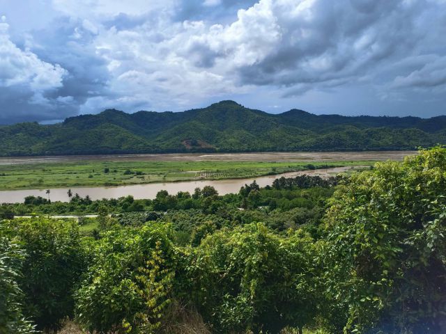 ที่ดินเชิงเขาโฉนดเห็นวิวแม่น้ำโขงถูกสุดใน อ เชียงคาน4ไร่ 1 งาน 290000แถมสวนมะม่วงรายได้ปีละ200000 ซื้อแล้วได้ตังทุกปี