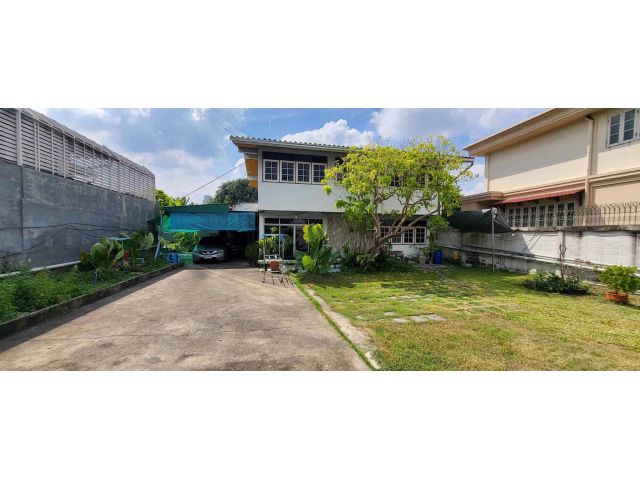 ขายถูกมาก!! บ้านพร้อมที่ดิน บนทำเลทอง ถนนสุขุมวิท 65 ซ.ชัยพฤกษ์แยก 10 สามารถทะลุออก  ซ.เอกมัย 10 ได้