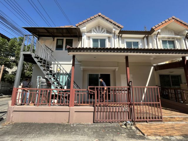ทาวน์เฮ้าส์ ปทุมธานี ธัญบุรี 28.9วา 2.6ล T0918605330