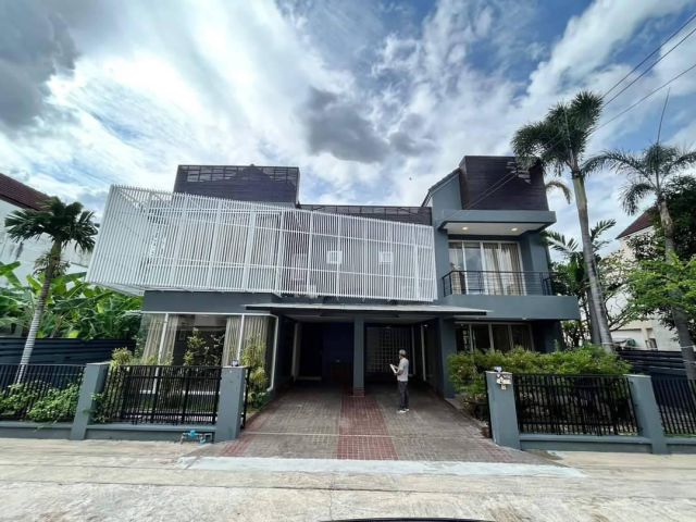 ห้เช่า บ้านเดี่ยว 2 ชั้น หมู่บ้านเพชรอินทรา รามอินทรา 99 รีโนเวทแล้ว ใกล้แฟชั่นไอส์แลนด์