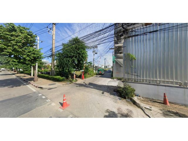 ขายที่ดินเปล่า ในซอยลาซาล 51 ทำเลดีมาก เหมาะทำทาวน์โฮม !