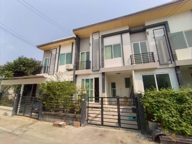 ขายทาวน์โฮม กทม บางขุนเทียน 18.5วา 2.2ล T0918605330