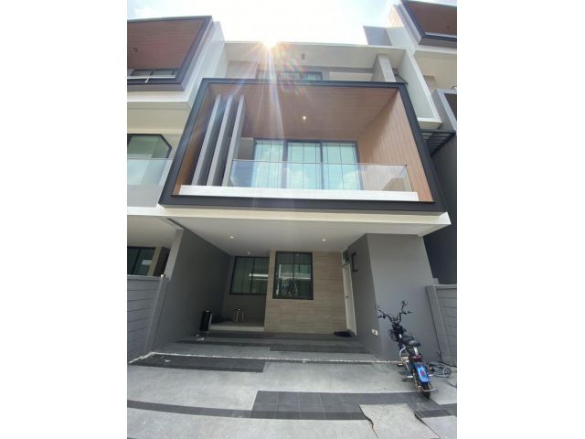 ขาย ทาวน์โฮม Code N649 Nirvana Define Srinakarin-Rama9 285 ตรม. 30.9 ตร.วา