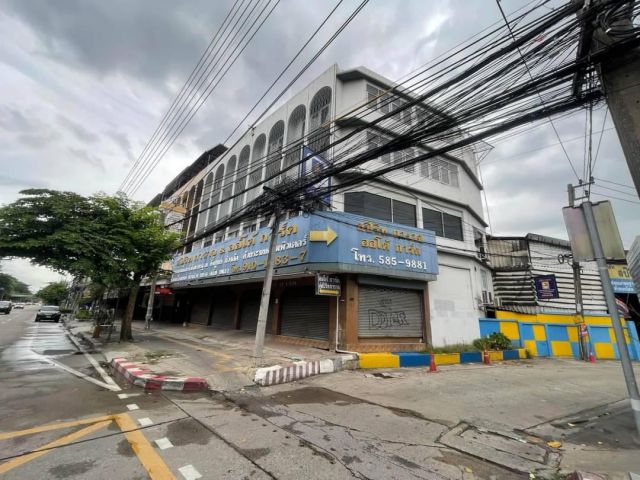 R624-044ขายที่ดิน ติดถนนประชาชื่น ปากซอย  ขนาด 2-2-74 ตรว  ทำเลดี เดินทางสะดวกขายตรว. ละ150,000 บาท  ผังสีแดง ใกล้โรงเรียนอนุบาลแสงโสม