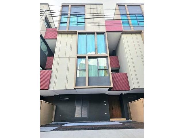 PT12 ให้เช่า ทาวน์โฮม หลังใหม่ 3.5 ชั้น โครงการ บ้านกลางเมือง คลาสเซ่ สุขุมวิท 77 / Baan Klang Muang Classe Sukhumvit 77