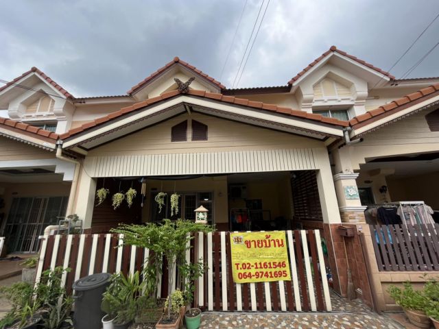 ขายทาวน์เฮาส์คลองสามวา กทม 22.5วา 2.99ลT0918605330