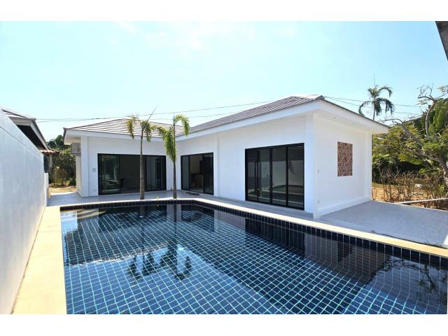 2 bedroom pool villa on Mae Ramphueng beach - Price 5,125,000 THB