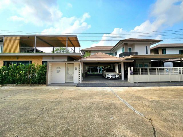 บ้านเดี่ยวหน้ากว้าง 3 หลัง ขนาด 131 ตร.ว. สวยพร้อมอยู่ บนถนน #กรุงเทพกรีฑา 6 นอน 9 น้ำ พร้อมสนามมินิกอลฟ์