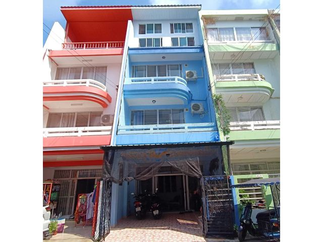 5 bedroom beach townhouse - Price 3,200,000 THB