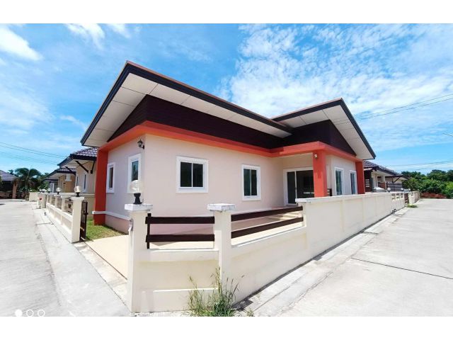 2 bedroom house for sale in central Ban Phe - Price 2,490,000 THB