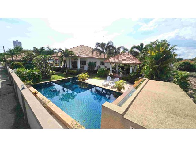 Attractive pool villa close to Mae Ramphueng Beach - price 8,600,000 THB