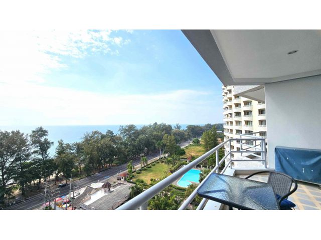 ATTRACTIVE BEACH CONDO (57 SQM) IN THE ROYAL RAYONG: NOW ONLY 2,095,000 THB.