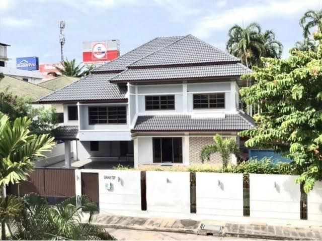 รหัสPM8003 ให้เช่า บ้าน เดี่ยว หลังใหญ่ ในหมู่บ้านกรีนวิลล์ ติดถนนสุขุมวิท @ พัทยาเหนือ-กลาง ตรงข้ามบุญถาวร บางละมุง ชลบ
