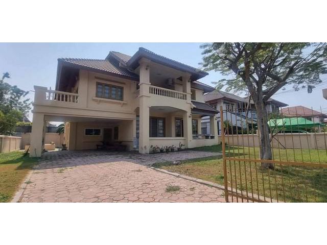 ขายบ้าน 2 ชั้น หมู่บ้านสามมุขธานี บางแสน ( รีโนเวทใหม่ทั้งหลัง)