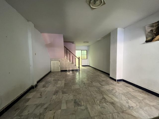 ขายทาวน์เฮ้าส์ อ.เมือง จ.สมุทรสาคร 16วา 1.4ล T0918605330