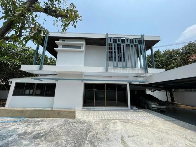 บ้านเดี่ยว 2 ชั้น ถนนรัชดาซอย 19 หรือวิภาวดีซอย16 5ห้องนอน ที่จอดรถในบ้าน 4 คัน รหัสทรัพย์ A
