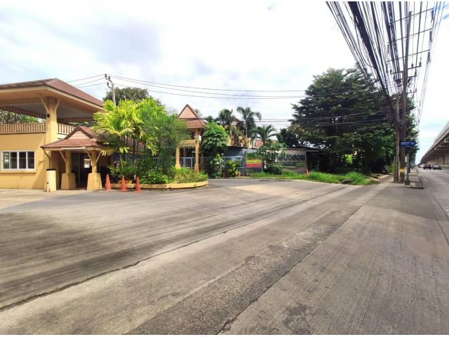 ขาย บ้านเดี่ยว ติดถนนสุวินทวงศ์ หมู่บ้านจันทร์บัวสวย พร้อมร้านค้าให้เช่า 2 ร้าน หน้าโรงเรียน สารสาสน์วิเทศมีนบุรี เนื้อท