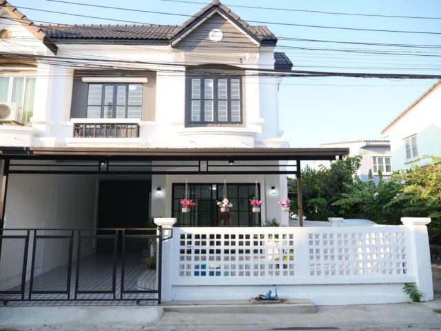หมู่บ้านบุศรินทร์