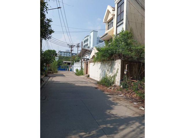House for rent 3-story townhome no furniture Sukhumvit 50