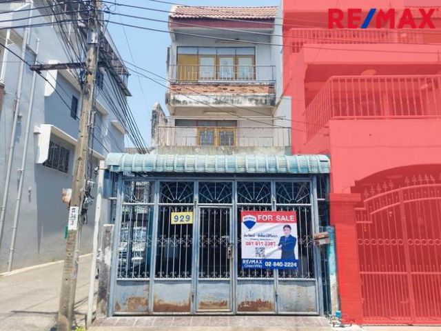ทาวน์เฮาส์ 3 ชั้น จรัญสนิทวงศ์ 46 ห้องมุม พร้อมอยู่ ใกล้โรงเรียนทิวไผ่งาม