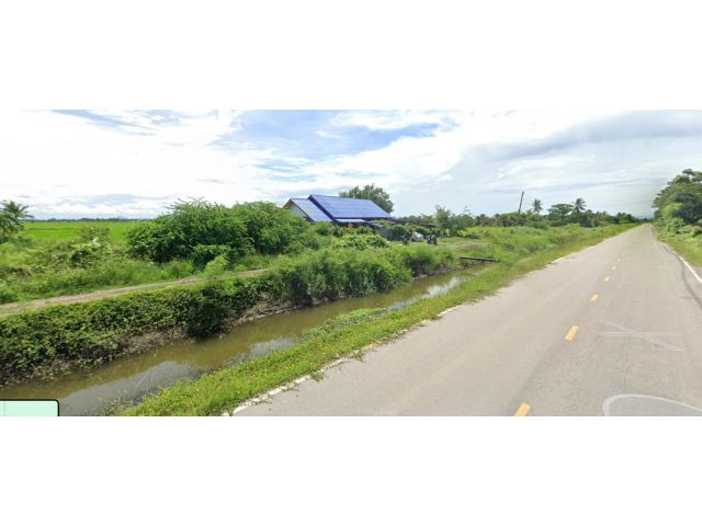 ขายที่ดินสวย บริเวณตำบล หาดเจ้าสำราญ (บางทะเล) อำเภอเมืองเพชรบุรี เพชรบุรี มีคลองส่งน้ำอยู่หน้าที่ดิน มีน้ำไหลผ่านตลอดปี