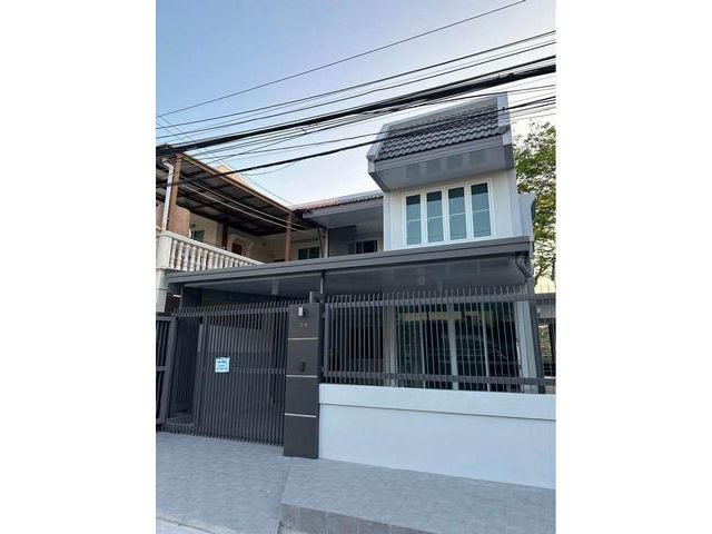 PT12 ให้เช่าทาวน์โฮม ซอยรามคําแหง 117 Renovate ใหม่ 35 ตรว. 3 ห้องนอน เหมาะอยู่อาศัย หรือทำการค้า ร้านอาหาร คาเฟ่ ใกล้โฮ