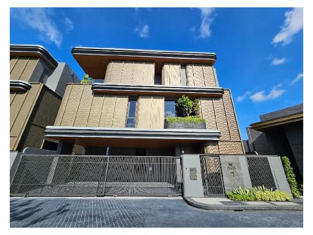 ขายหรือให้เช่าบ้านเดี่ยวหรูระดับ Super Luxury โครงการ บูก้าน พระราม 9-เหม่งจ๋าย อยู่บริเวณซอยสหการประมูล เขตวังทองหลาง ก