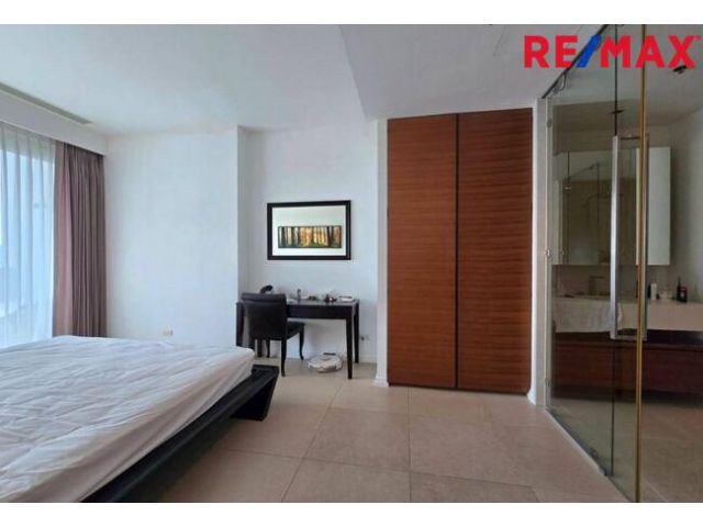 ขาย The River Condominium 1 ห้องนอนใหญ่ (ชั้น 17th Tower B พื้นถึงฝ้าสูง 2.6 เมตร) วิวเปิดโล่งทางแม่น้ำและวิวเมืองทางทิศ