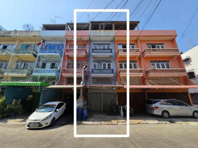 ขาย ตึก อาคารพาณิชย์ 3 ชั้นครึ่ง ซอยเพชรเกษม 48 แยก 45 เนื้อที่ 16 ตร.ว. ต่อเติมเต็มพื้นที่ กทม. ภาษีเจริญ