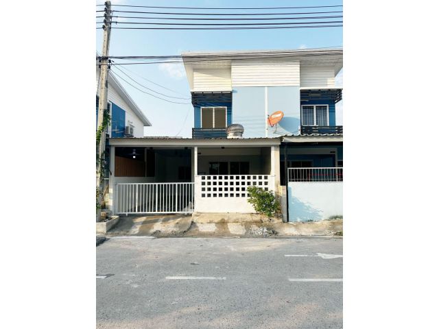 TP.915ขายบ้านแฝดรีโนเวทใหม่ โครงการหมู่บ้านเอื้ออาทรไร่กล้วยศรีราชา (เฟสใหม่)