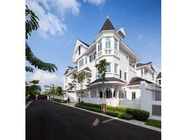 PT12 ขาย บ้านเดี่ยว สไตล์ยุโรป 3 ชั้น 4 ห้องนอน โครงการ แฟนตาเซีย วิลล่า 4 Fantasia Villa 4  บางนา 33 ถนนศรีนครินทร์ ใกล