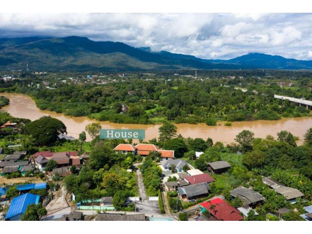ขายบ้านติดแม่น้ำปิง ตัวเมืองเชียงใหม่ เนื้อที่ 2-2-68 ไร่ ด่วนลดเหลือ 99 ล้าน