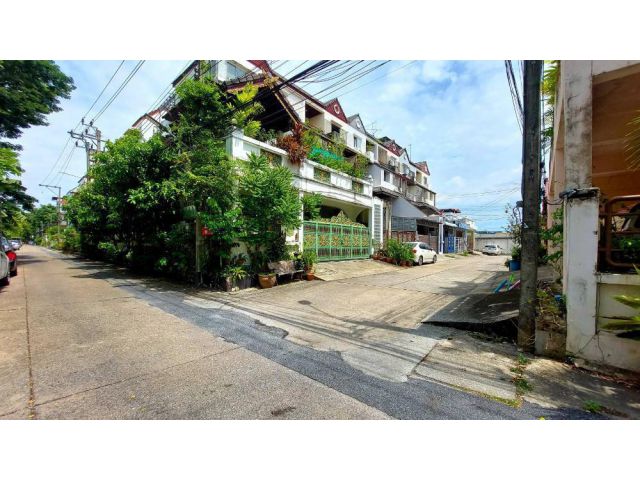 ขายด่วนทาวน์โฮม วราธรวิลล์ ซ.พัฒนาการ 44 (N.889)