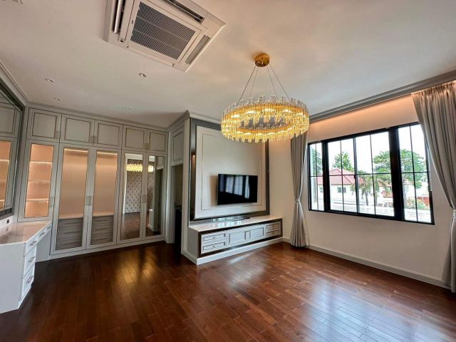 ขายคฤหาสน์ The Palazzo Pinklao (เดอะ พาลาซโซ่ ปิ่นเกล้า) บ้านหลังใหญ่ แบบ 2 ชั้น ที่ดิน 179.1 ตรว. ตัวบ้าน 703 ตารางเมตร