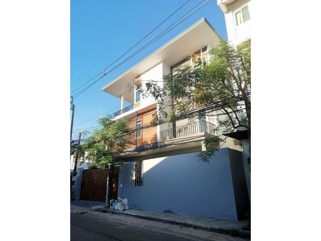 Rent เช่า บ้านเดี่ยว 3 ชั้น ย่านประชาชื่น เหมาะอยู่อาศัยและทำโฮมออฟฟิศ