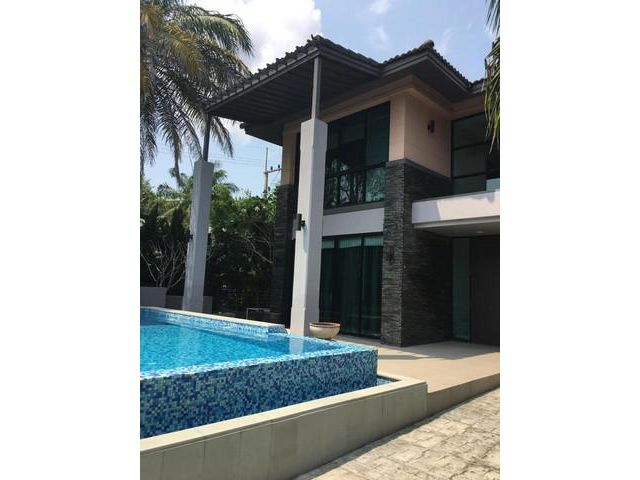 Sale ขาย บ้านเดี่ยว สระว่ายน้ำส่วนตัว หมู่บ้าน Chateau Dale Residence ติดถนนซอยสยามคันทรีคลับ พรประภานิมิตร