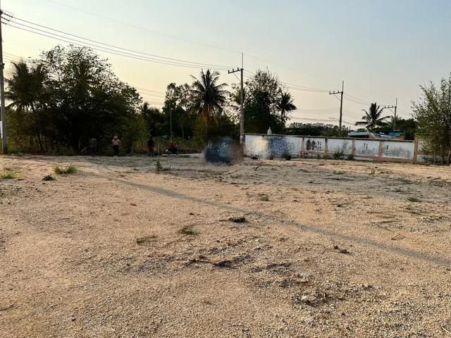 ขายที่ดินหนองปลาไหล ถมแล้ว 211 ตรว. ติดถนนลาดยาง ซอยเอสอาร์ล่าง ใกล้ถนนเส้นชลบุรี-พัทยา - 1 กม. อ.บางละมุง จ.ชลบุรี