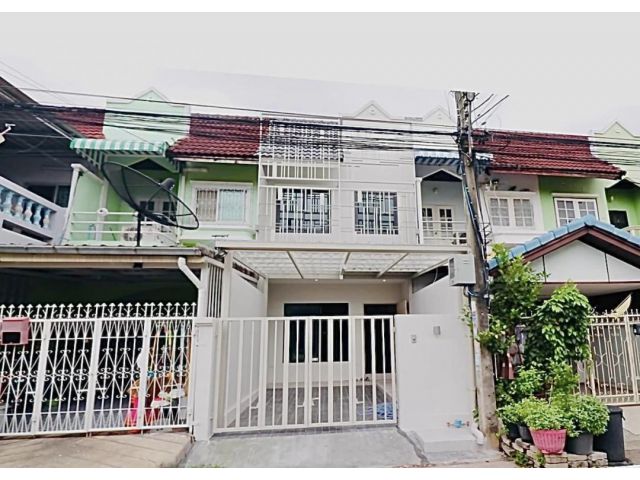 ทาวน์เฮ้าส์ 2 ชั้น หมู่บ้าน ยลประภา ซอยลาดพร้าว 101 โพธิ์แก้ว3 ทะลุออกนวมินทร์