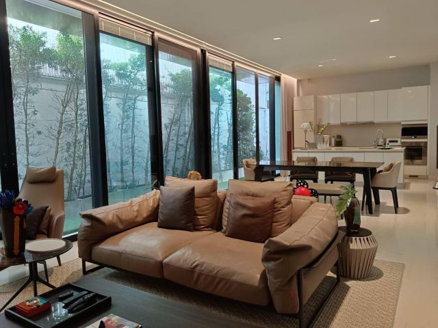 บ้านหรูระดับ Luxury Class โครงการ 15 Gates ตกแต่งพร้อมอยู่หลัง CDC ใกล้เลียบทางด่วนเอกมัย รามอินทรา  ที่ตั้ง ซ.โยธินพัฒน