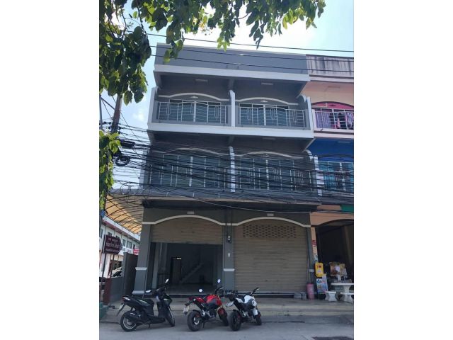 ขายตึกอาคาร​พาณิชย์​ 3 ชั้น​ มีดาดฟ้า​ 2 คูหา ติดถนนเมนในซอย - ซอยพัทยาใต้​ เนื้อที่ประมาณ​ 38​ -  40​ ตรว.​(หัวมุม)
