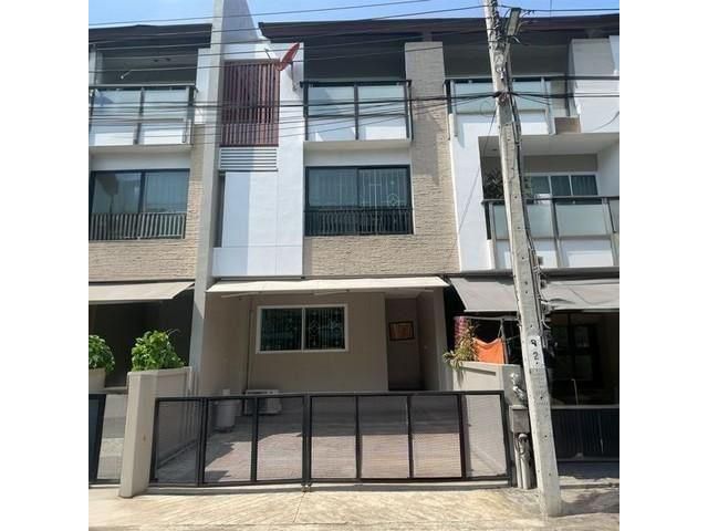 ขายถูก ขายต่ำกว่าราคาตลาด ทาวน์โฮม 3 ชั้น หมู่บ้าน ไพรเวท เนอวานา ไลฟ์ เอ็กซ์คลูซีฟ