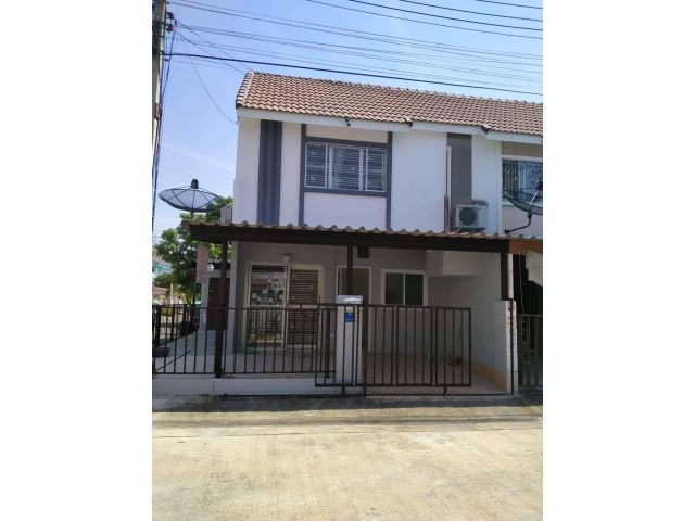 ขายด่วน ทาวเฮ้าส์ สามพราน นครปฐม  2.7ล 22.3วาT0966458046