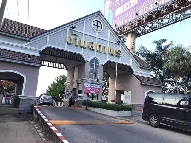 ขายอาคารพาณิชย์ ม.สถาพร รังสิต คลอง4 ทำเลดี ติดโลตัส สภาพสมบูรณ์มาก หลังมุม โปร่งสบาย