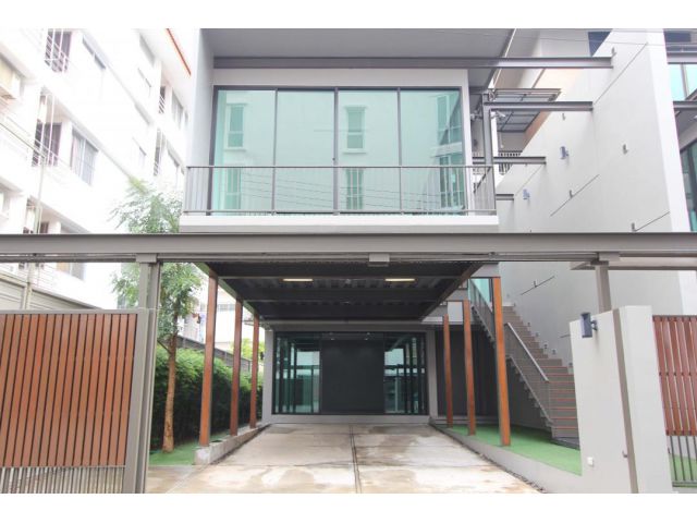 ให้เช่าโฮมออฟฟิศ 4ชั้น THE PENTAS RATCHADA-RAMA 9 ซอยสหการประมูล ถนนประชาอุทิศ