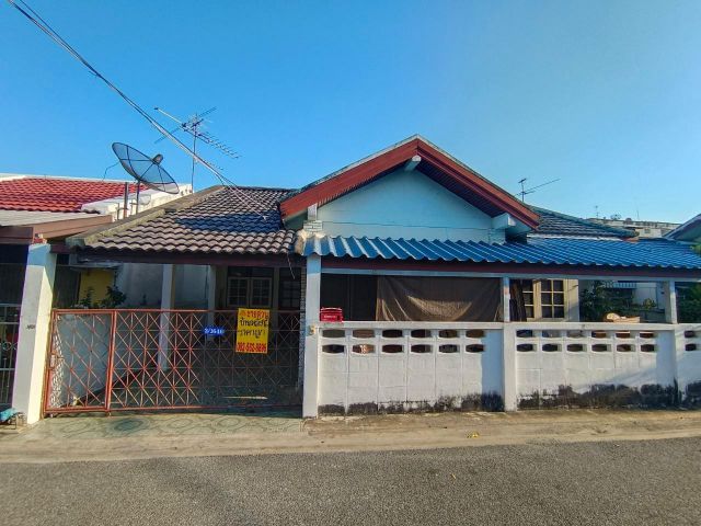 ขายบ้านเดี่ยวชั้นเดียว ชุมชนพัฒนา52 ซอยพหลโยธิน52 ตรงข้ามตลาดยิ่งเจริญ ใกล้รถไฟฟ้าBTSสถานีสะพานใหม่