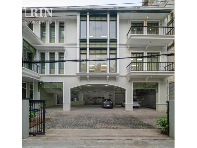 ขายoffice  ออฟฟิศ/สำนักงาน ใจกลางเมืองซอยสุขุมวิท 19 อาคาร3ชั้น ขนาดที่ดิน 115 ตรว. พื้นที่ใช้สอย 485 ตรม. 5 ห้องทำงาน 8