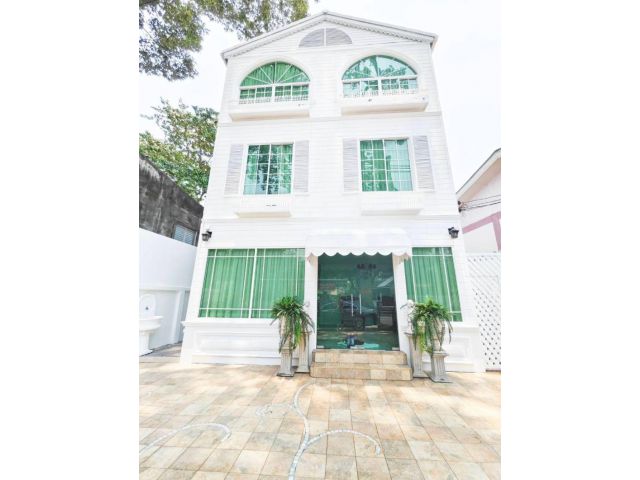 ให้เช่าอาคารพาณิชย์ 3ชั้น เนื้อที่ 40 ตร.ว ตรงข้ามสถานีรถไฟสารภี เช่า 29,000.