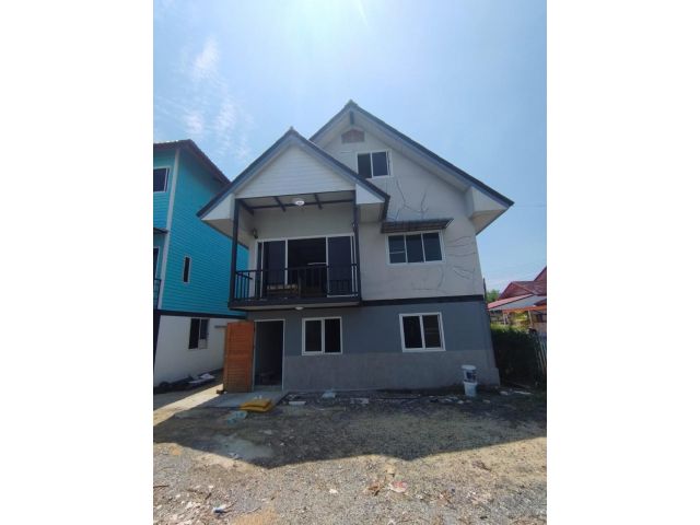 บ้าน 3 ชั้น ให้เช่า ลาดกระบัง ถนนคุ้มเกล้า หมู่บ้านบึงบัว 3 ห้องนอน 3 ห้องน้ำ จอดรถได้ 4-6 คัน