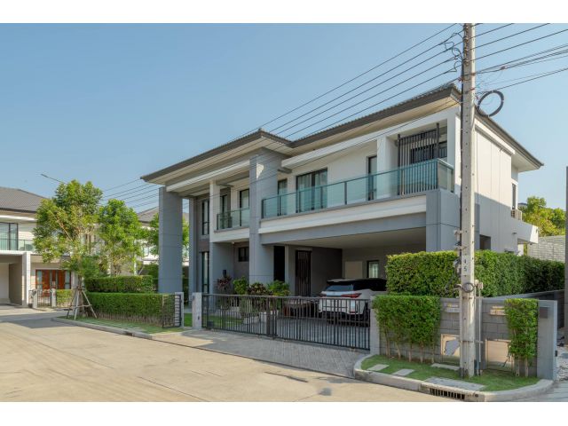ขายบ้านหรู The city พระราม 9-กรุงเทพกรีฑา เนื้อที่ 97.60 ตรว พื้นที่ใช้สอย 375 ตรม. 5 ห้องนอน 6 ห้องน้ำ จอดรถ 3 คัน ประต