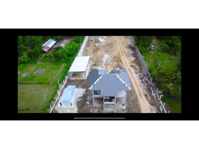 ขายที่ดิน 3 ไร่ 1 งาน พร้อมบ้าน 2 หลัง และ สระว่ายน้ำใกล้น้ำพุร้อนสันกำแพง